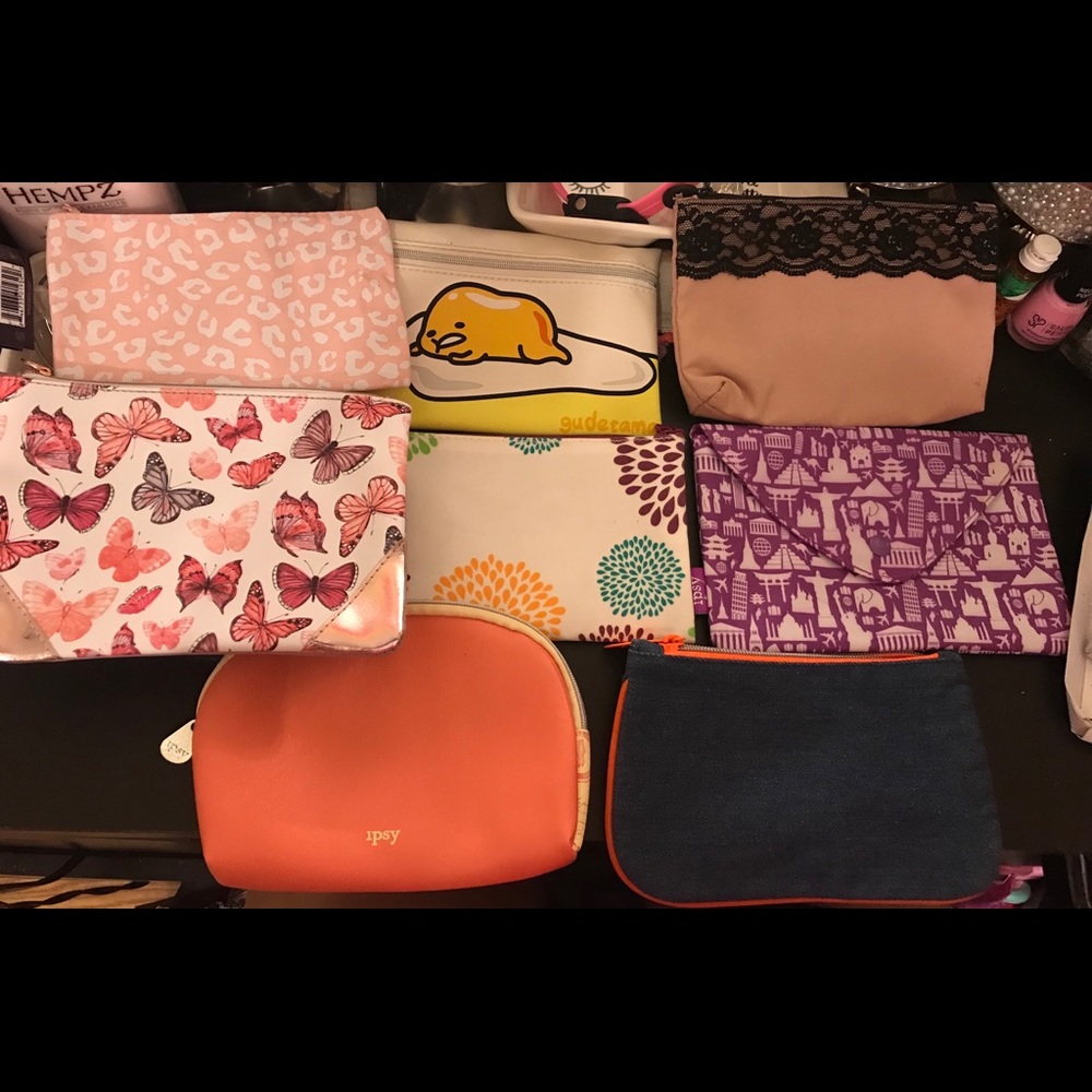 Set of 8 make up bags